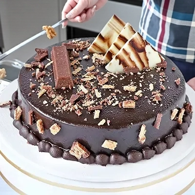 Crunchy Kit Kat Chocolate Cake 1Kg
