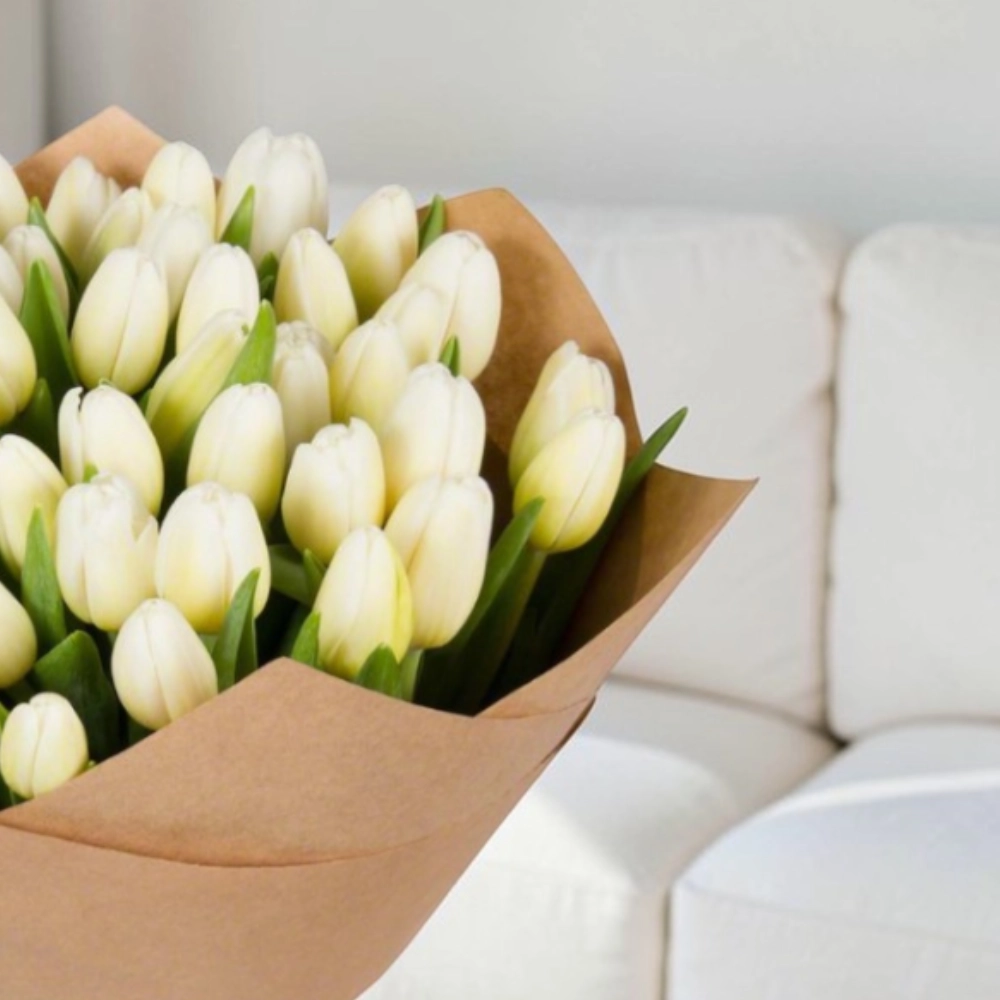 50 white tulips bouquet