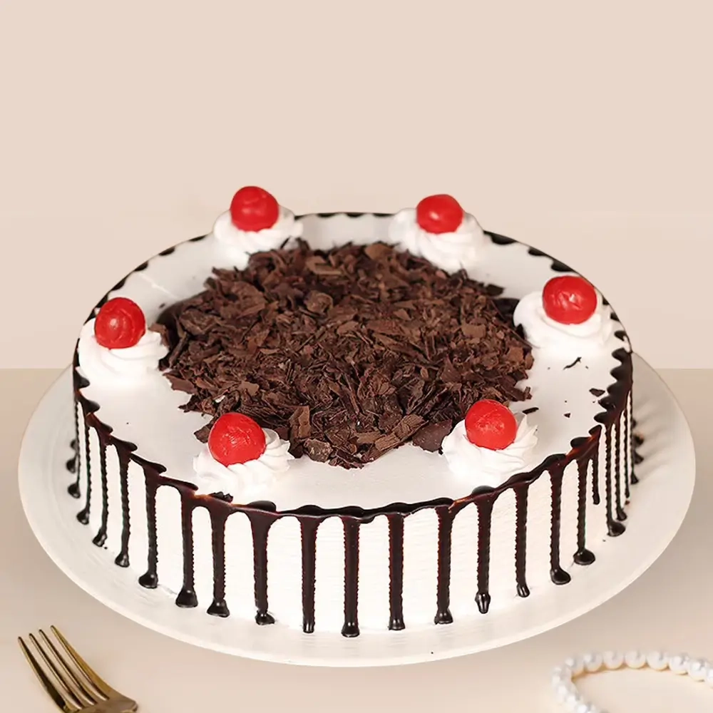 Round Cream Black Forest Cake 1Kg