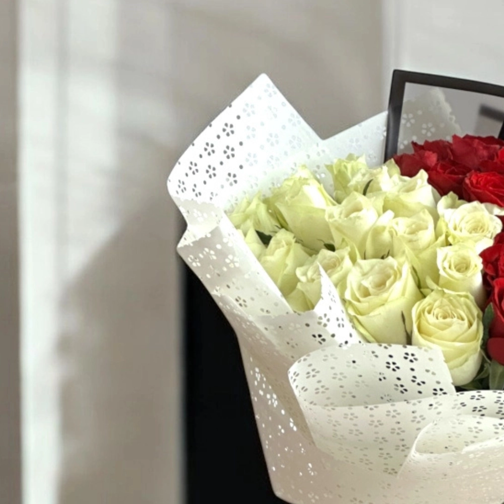 mix of 30 white and red roses bouquet