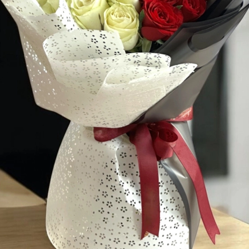 mix of 30 white and red roses bouquet