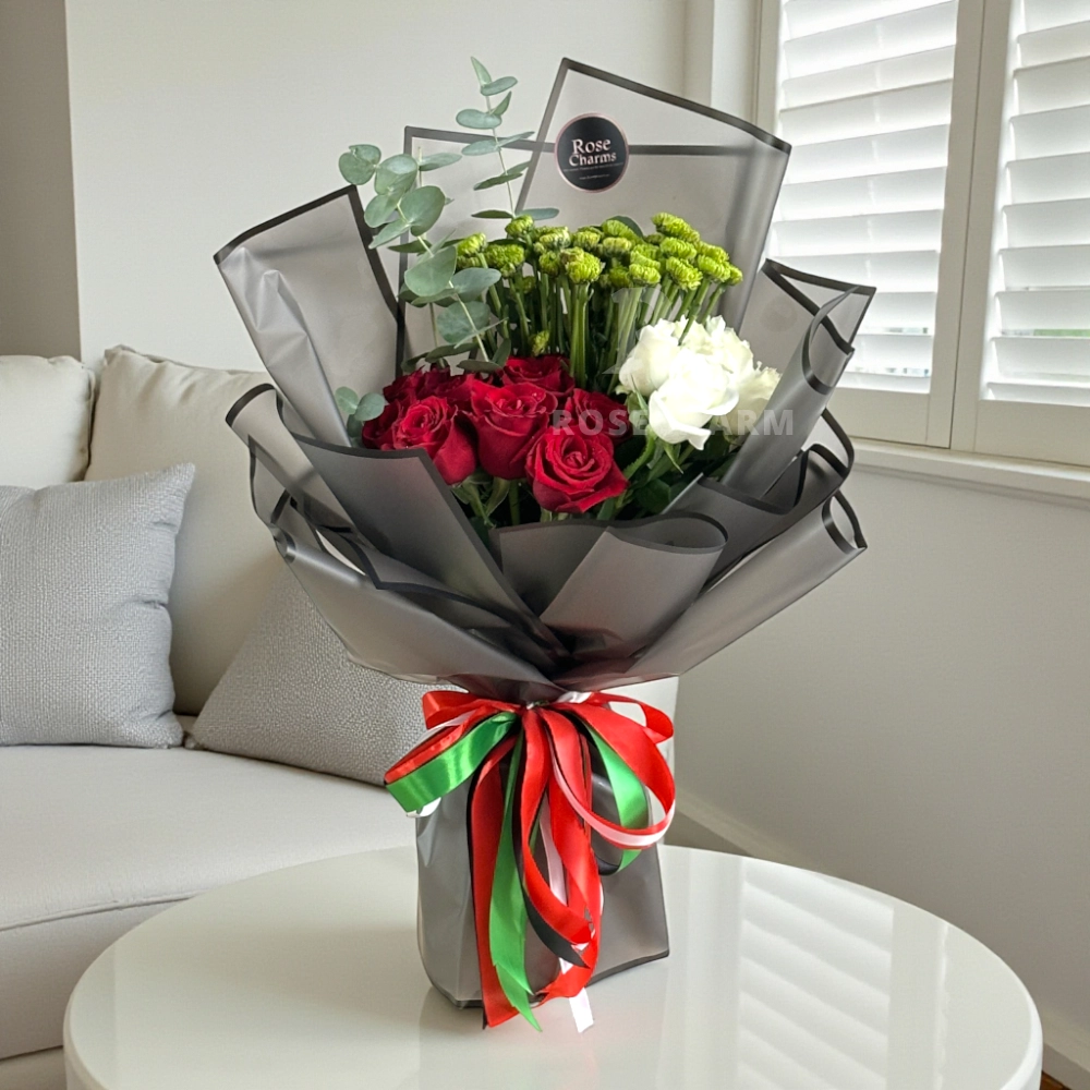 Bouquet of UAE color roses and chrysanthemums