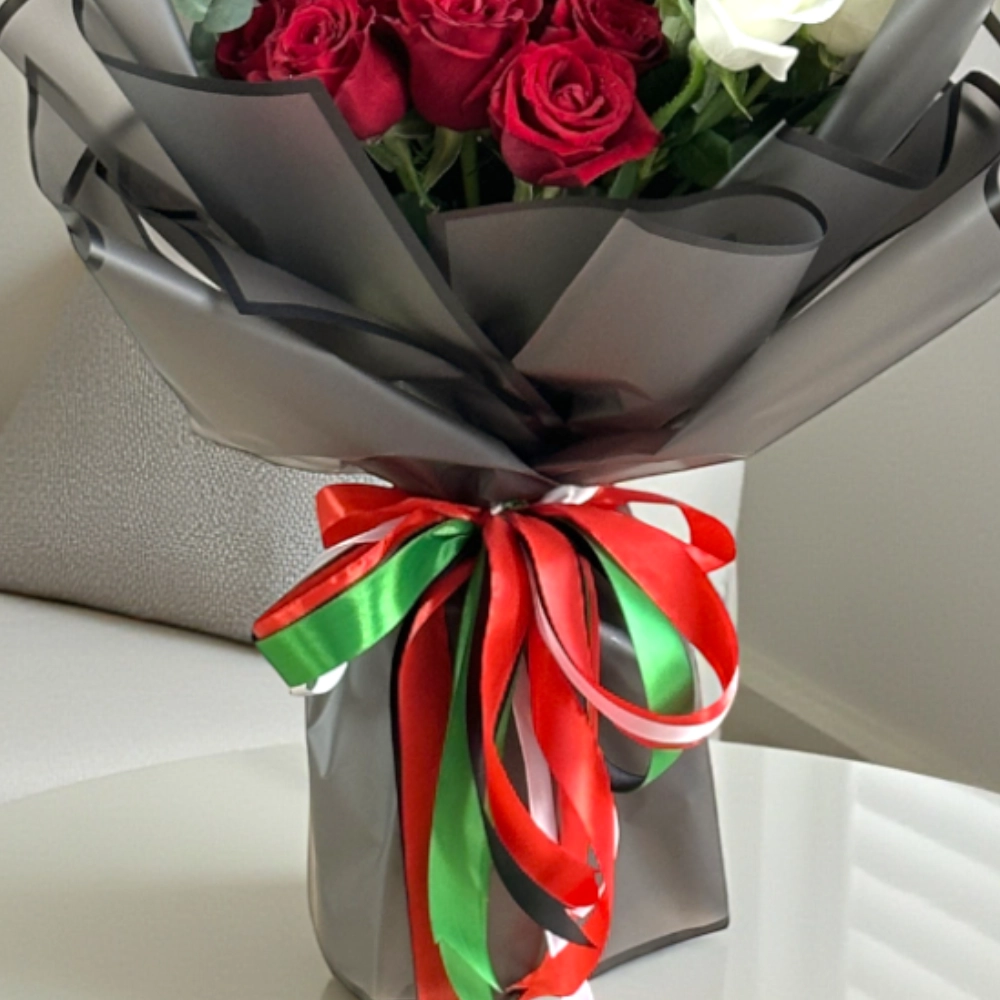 Bouquet of UAE color roses and chrysanthemums