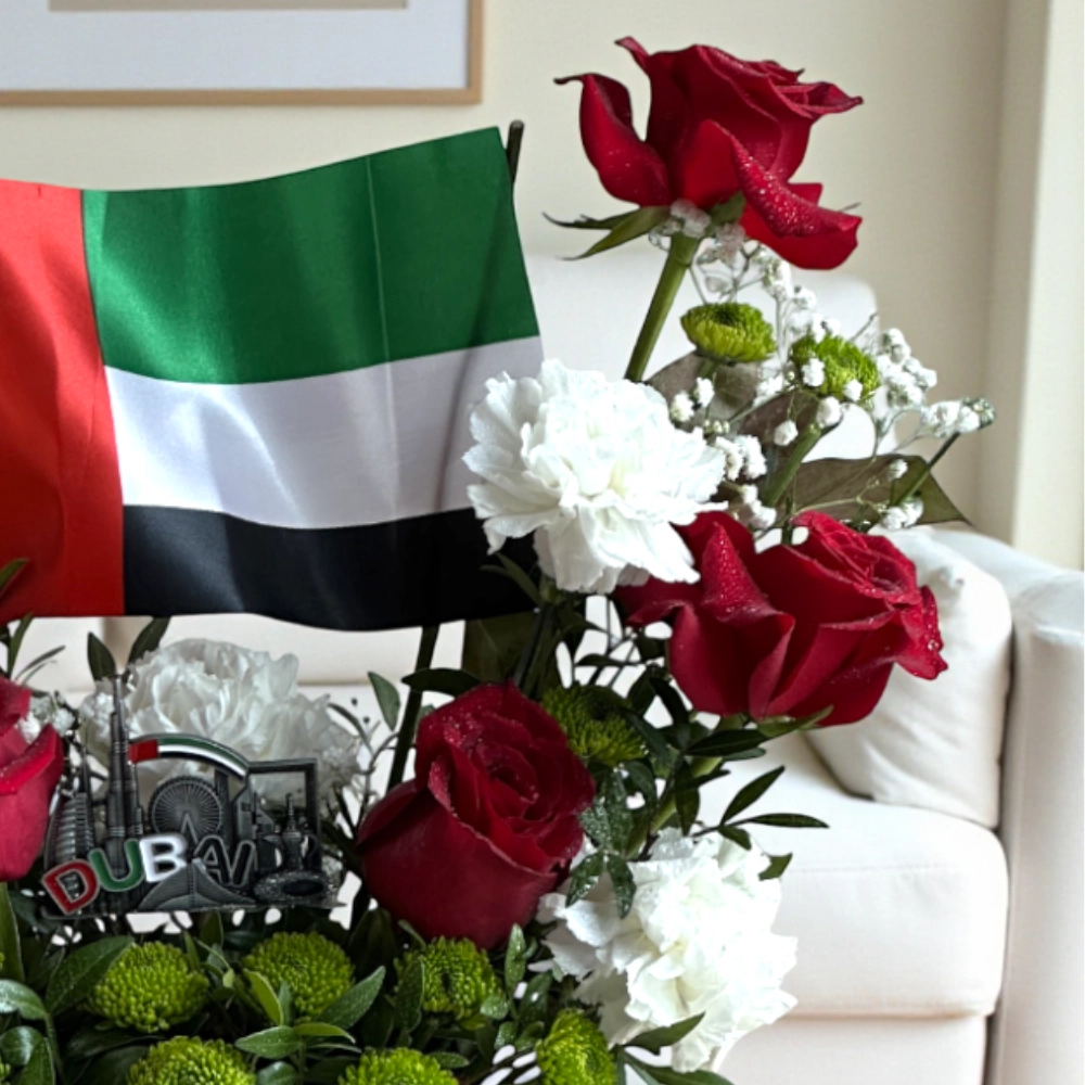 Arrangement of UAE color roses and chrysanthemum in a box