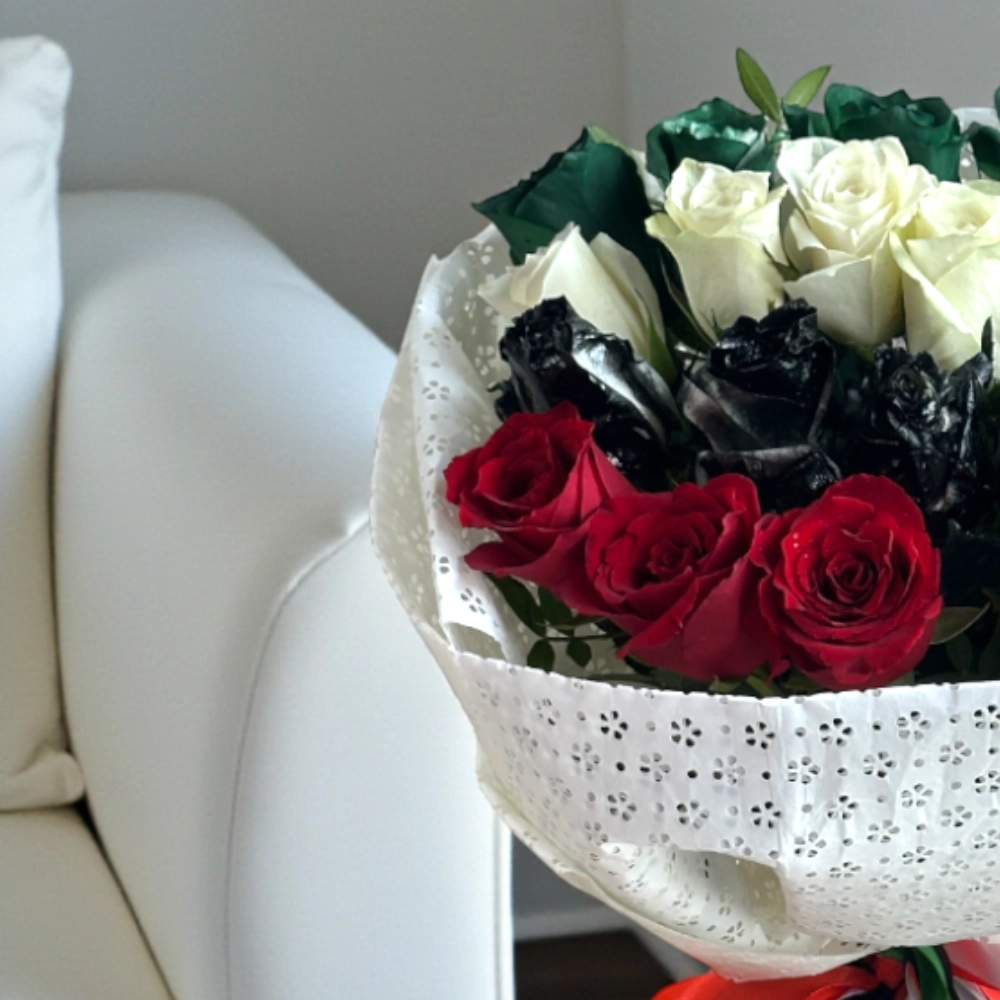 Bouquet of 20 roses in the iconic colors of the UAE flag