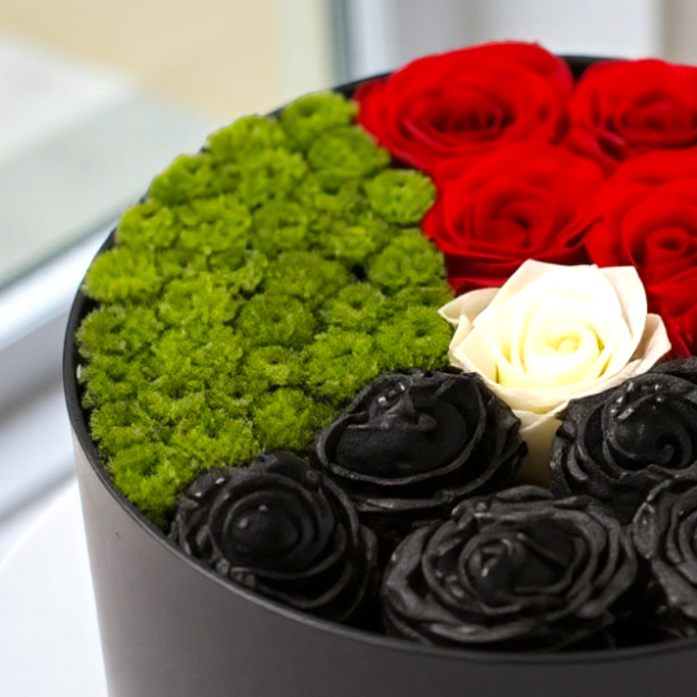 Arrangement of UAE color roses in a black box