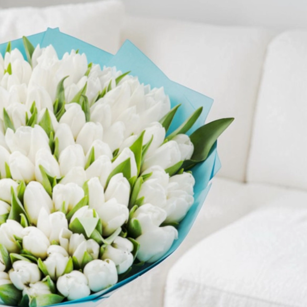 100 white tulips bouquet
